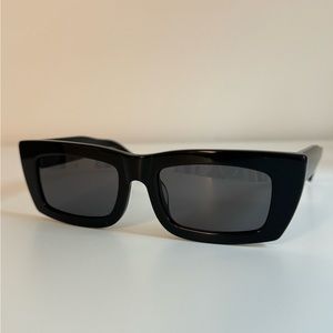 VEHLA Florence Sunglasses - Black/Smoke
